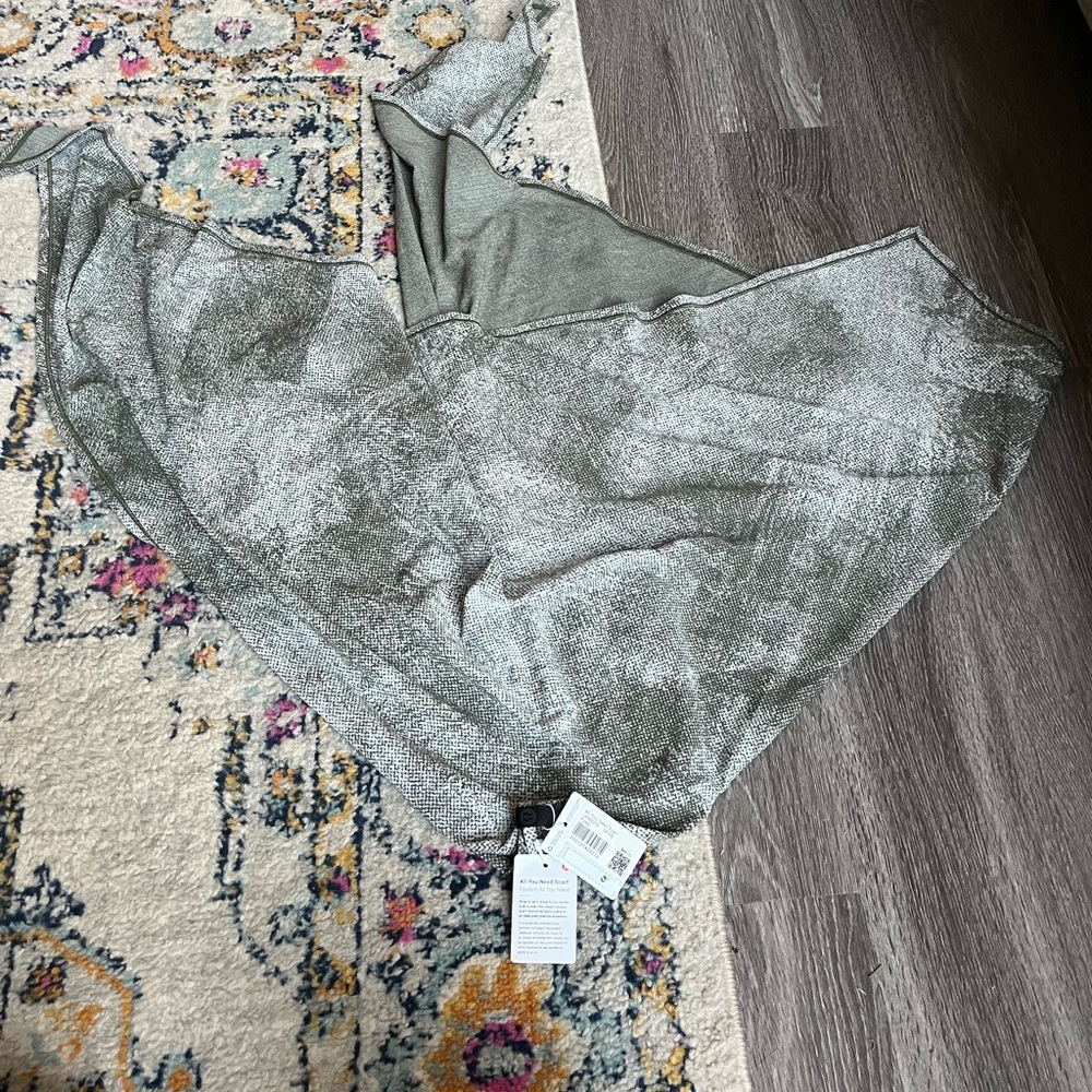 Lululemon scarf
